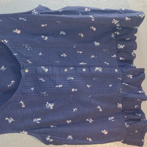 Blue Lucky Brand Floral Layering Tank with Pearl Buttons. M - Picture 3 of 6